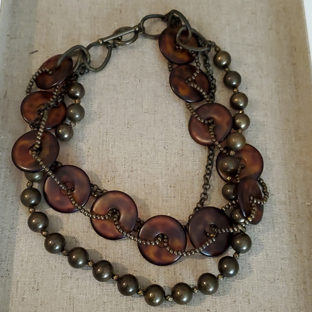 Three brown tone necklaces. - Picture 2 of 4